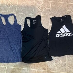Women’s activewear tank tops